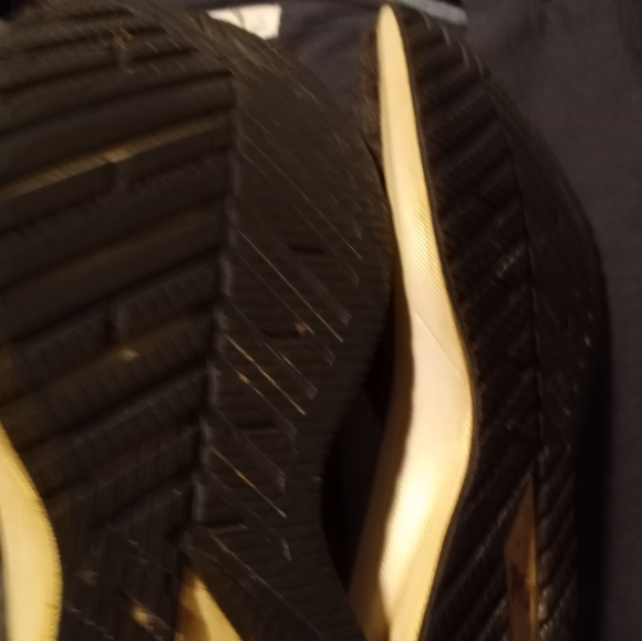 Brooms Levitate 4 - Picture 2 of 2